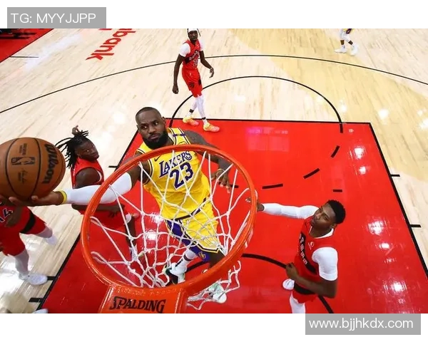 热火与湖人激战成焦点双方得分对决引发球迷热议