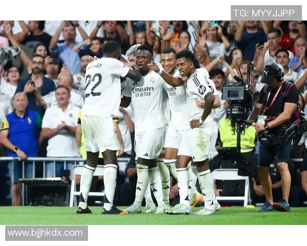 皇马迎战其姆奇期待精彩对决球迷热情高涨共襄盛举 皇马迎战其姆奇期待精彩对决球迷热情高涨共襄盛举